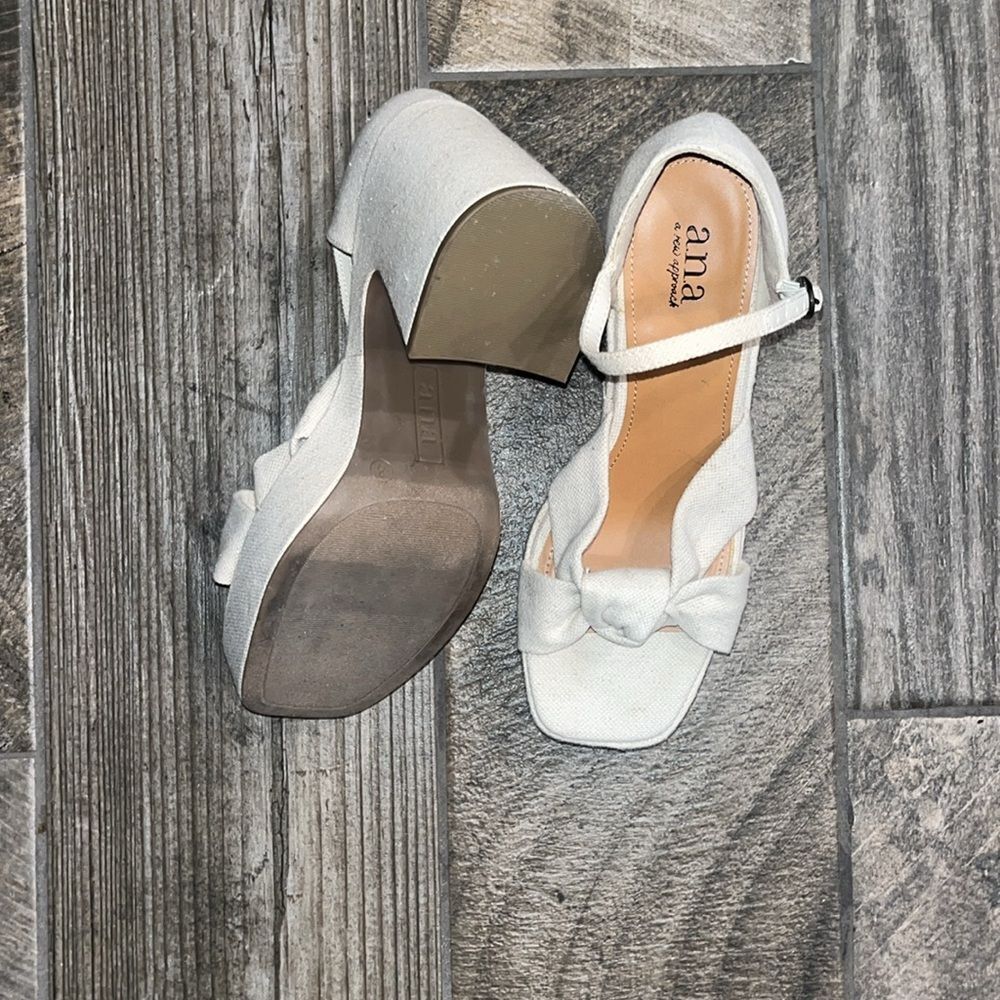 Ana cotton fabric cream colored platform 4” sandals - Picture 4 of 4